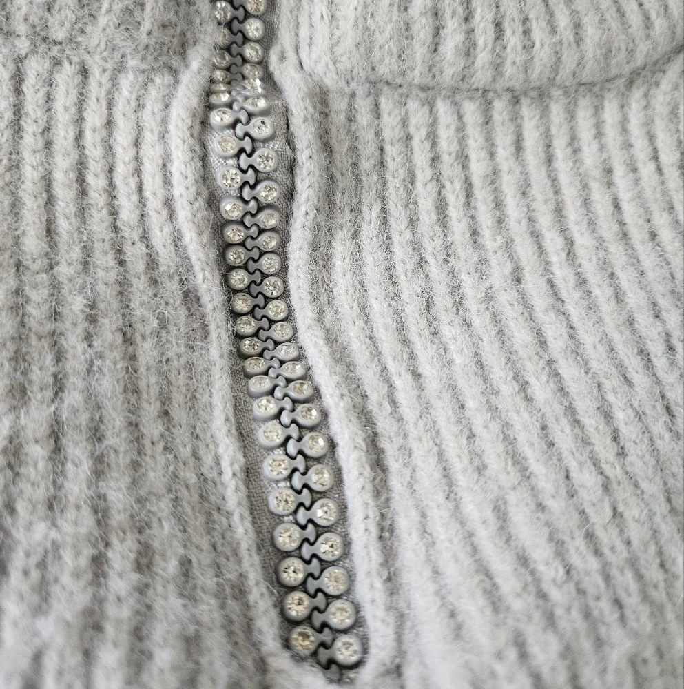 Grey Wool Sweater with rhinestones - size small - Picture 13 of 14